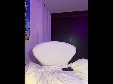 Snapshot of Naiara_sex chatting on 11-03-25, 04:47 Naiara sex online show from 11-03-25, 04:47