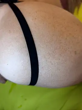 Snapshot of Bull8 chatting on 11-16-25, 03:50 Bull8 online show from 11-16-25, 03:50