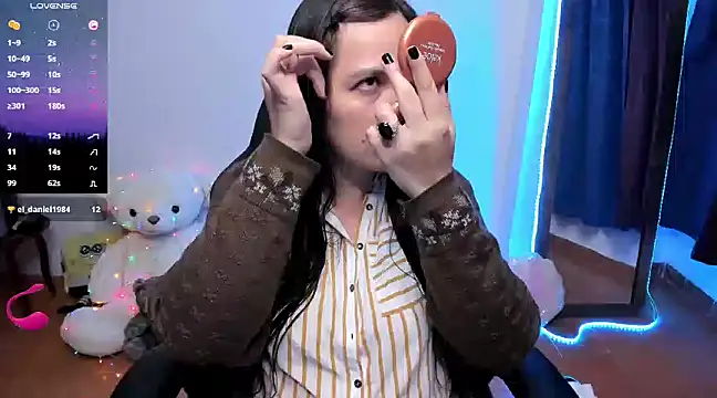 Snapshot of angelaagomez chatting on 02-13-25, 12:13 angelaagomez online show from 02-13-25, 12:13