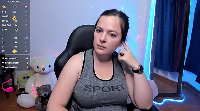 Snapshot of angelaagomez chatting on 02-19-25, 03:28 angelaagomez online show from 02-19-25, 03:28