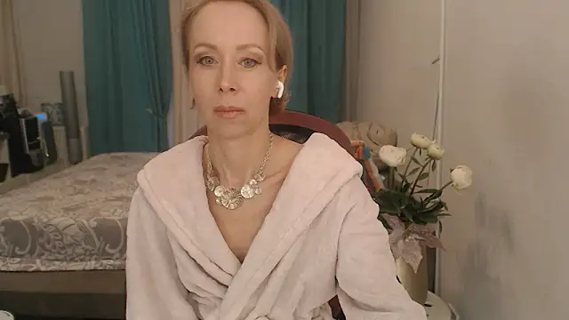 Snapshot of LuxuryNika chatting on 05-13-26, 02:47 LuxuryNika online show from 05-13-26, 02:47