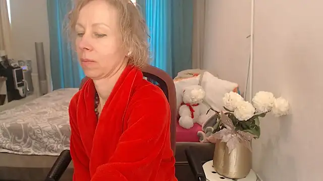 Snapshot of LuxuryNika chatting on 05-17-26, 09:38 LuxuryNika online show from 05-17-26, 09:38