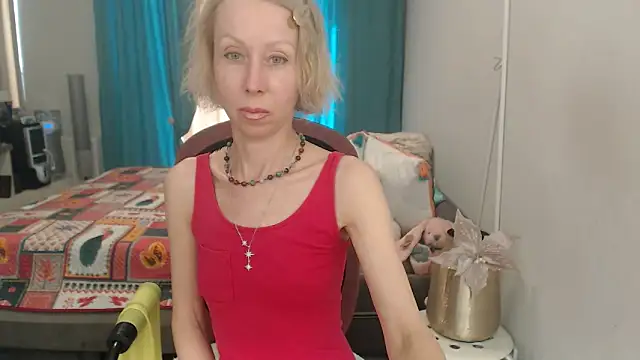 Snapshot of LuxuryNika chatting on 06-17-26, 11:34 LuxuryNika online show from 06-17-26, 11:34