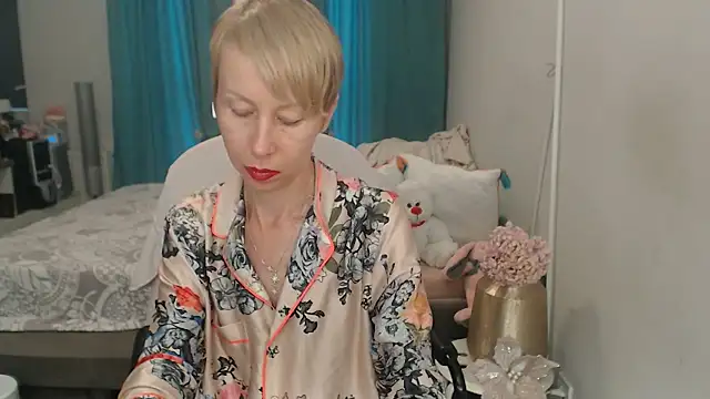 Snapshot of LuxuryNika chatting on 07-02-26, 01:39 LuxuryNika online show from 07-02-26, 01:39