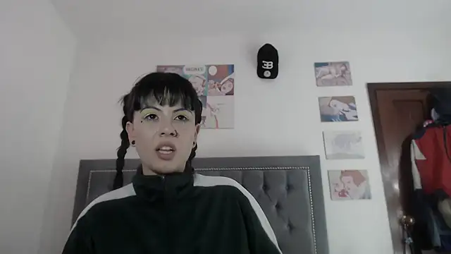 dulce maria x online show from 12-28-24, 10:55