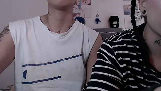 dulce maria x online show from 01-23-25, 09:50