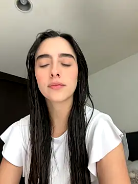 Snapshot of swrennn19 chatting on 12-14-25, 04:23 swrennn19 online show from 12-14-25, 04:23