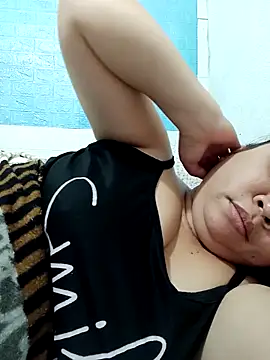 XXLorie 02 online show from 10-23-25, 01:43