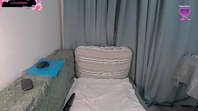 erikaerika online show from 12-20-25, 08:21