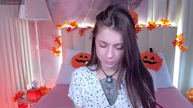 Eille Elfie online show from 10-20-25, 05:19