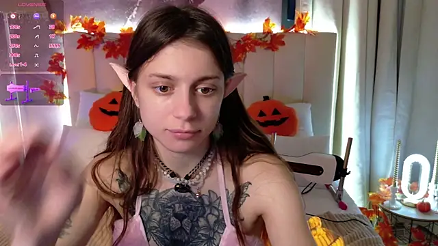 Eille Elfie online show from 10-29-25, 05:42