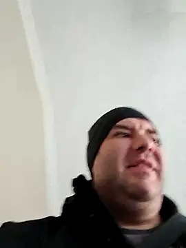 Snapshot of Andrew1900529 chatting on 02-14-25, 01:51 Andrew1900529 online show from 02-14-25, 01:51