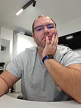 Snapshot of Andrew1900529 chatting on 10-11-25, 08:51 Andrew1900529 online show from 10-11-25, 08:51