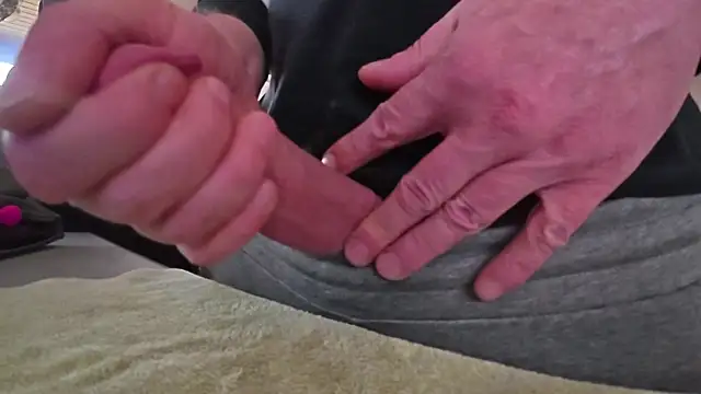 Snapshot of NylonHype chatting on 03-01-25, 12:34 NylonHype online show from 03-01-25, 12:34