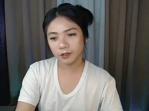 Snapshot of Kisses-For-You chatting on 01-18-26, 05:00 Kisses-For-You online show from 01-18-26, 05:00