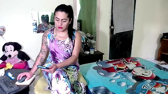 Sashaferrari2000 online show from 12-15-25, 06:01