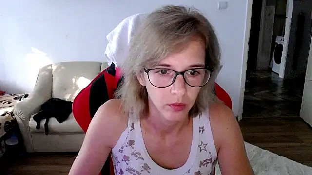 Snapshot of SexxyLety chatting on 09-10-25, 06:02 SexxyLety online show from 09-10-25, 06:02