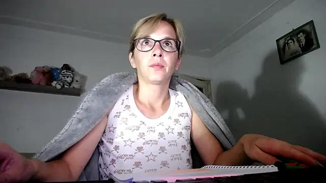Snapshot of SexxyLety chatting on 09-28-25, 07:30 SexxyLety online show from 09-28-25, 07:30