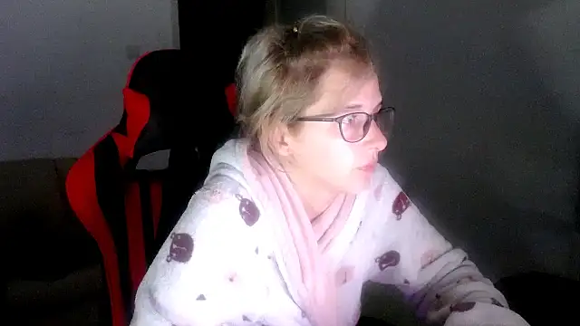 Snapshot of SexxyLety chatting on 10-04-25, 06:39 SexxyLety online show from 10-04-25, 06:39