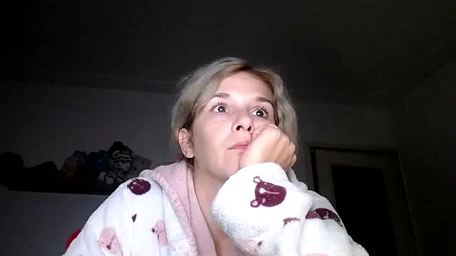 Snapshot of SexxyLety chatting on 10-10-25, 07:02 SexxyLety online show from 10-10-25, 07:02