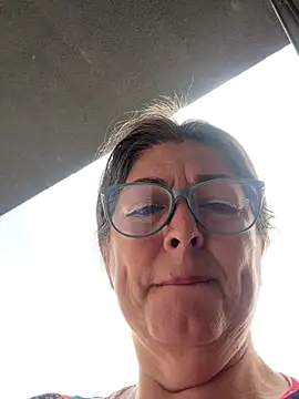 Snapshot of emma_tour chatting on 12-18-25, 03:40 emma tour online show from 12-18-25, 03:40