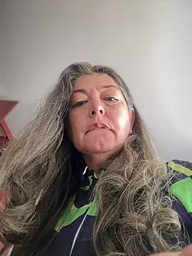 Snapshot of emma_tour chatting on 12-19-25, 03:41 emma tour online show from 12-19-25, 03:41