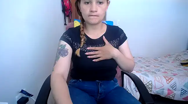 Snapshot of Mia_davis01 chatting on 01-21-25, 01:22 Mia davis01 online show from 01-21-25, 01:22