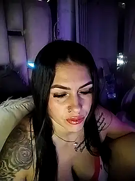 Snapshot of chelaqueen_ chatting on 05-13-26, 12:30 chelaqueen online show from 05-13-26, 12:30