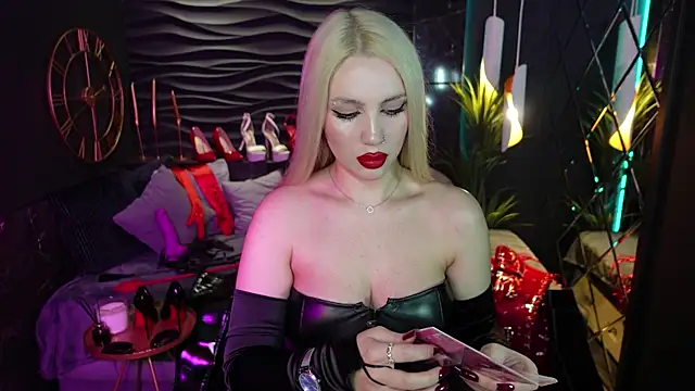 Snapshot of MistressDarsy chatting on 01-23-25, 05:10 MistressDarsy online show from 01-23-25, 05:10