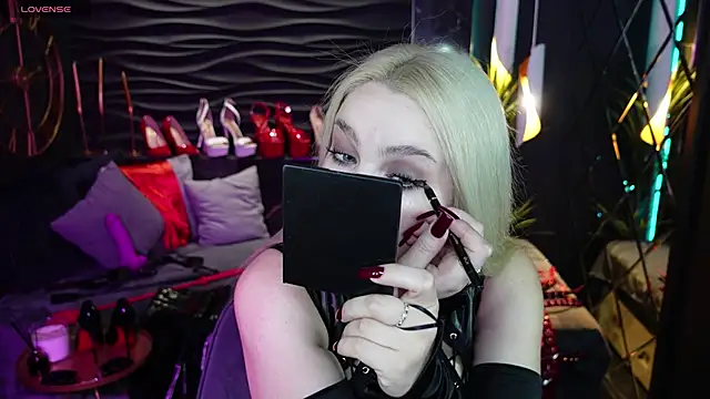 Snapshot of MistressDarsy chatting on 01-24-25, 06:03 MistressDarsy online show from 01-24-25, 06:03