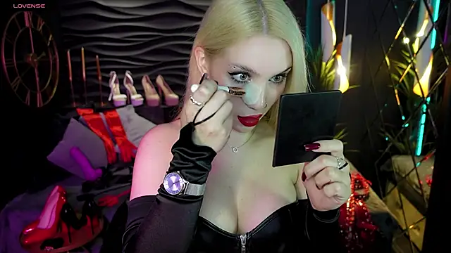 Snapshot of MistressDarsy chatting on 01-25-25, 05:08 MistressDarsy online show from 01-25-25, 05:08
