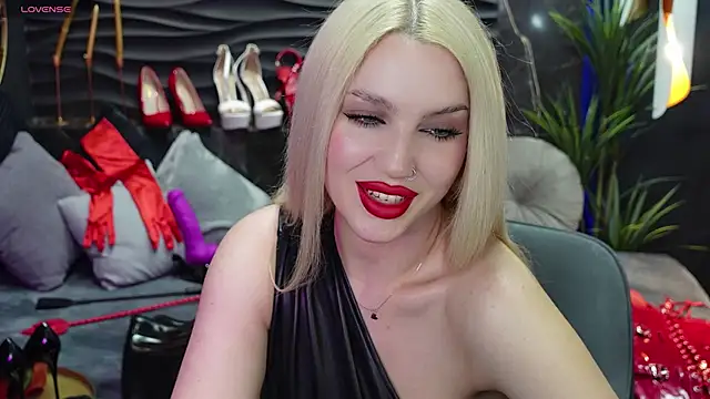 Snapshot of MistressDarsy chatting on 02-26-25, 09:21 MistressDarsy online show from 02-26-25, 09:21
