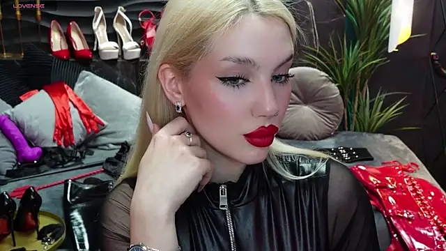 Snapshot of MistressDarsy chatting on 03-07-25, 12:34 MistressDarsy online show from 03-07-25, 12:34