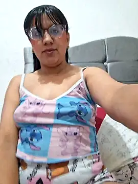Snapshot of ZaidaWet chatting on 04-30-26, 12:00 ZaidaWet online show from 04-30-26, 12:00