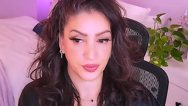 Snapshot of Wonderful_Woman chatting on 02-23-26, 02:09 Wonderful Woman online show from 02-23-26, 02:09