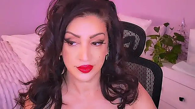 Snapshot of Wonderful_Woman chatting on 02-25-26, 04:22 Wonderful Woman online show from 02-25-26, 04:22