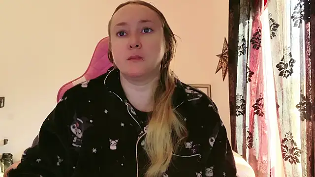 kisicaxx online show from 02-06-25, 08:39