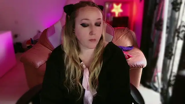 kisicaxx online show from 02-21-25, 02:27