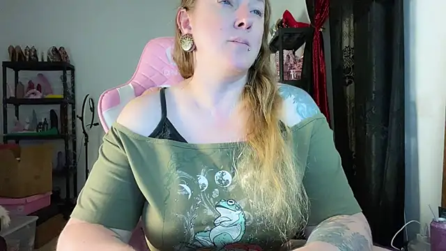 kisicaxx online show from 11-18-25, 06:45