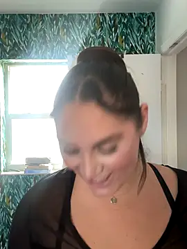 lovely beast online show from 10-23-25, 04:17