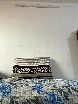 licksimmi online show from 12-16-24, 05:59
