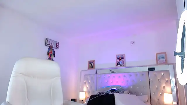 Snapshot of hollythomson chatting on 01-16-25, 09:40 hollythomson online show from 01-16-25, 09:40