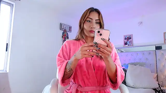 Snapshot of hollythomson chatting on 01-24-25, 05:53 hollythomson online show from 01-24-25, 05:53