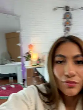 Snapshot of hollythomson chatting on 10-09-25, 05:55 hollythomson online show from 10-09-25, 05:55