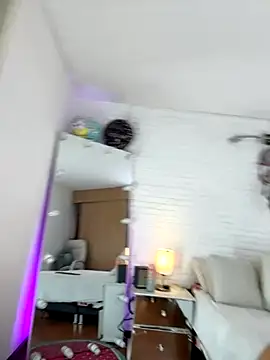 Snapshot of hollythomson chatting on 10-28-25, 05:04 hollythomson online show from 10-28-25, 05:04