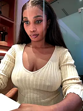 Snapshot of __Nessa__ chatting on 11-30-25, 01:15 Nessa online show from 11-30-25, 01:15