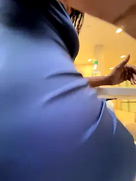 Snapshot of __Nessa__ chatting on 12-21-25, 01:18 Nessa online show from 12-21-25, 01:18