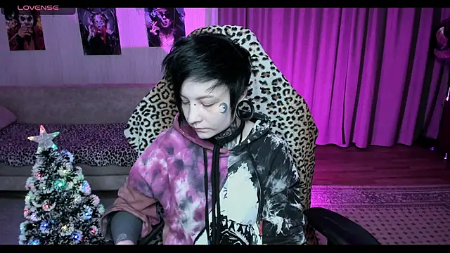 Snapshot of acid_trip1l chatting on 12-18-24, 07:19 acid trip1l online show from 12-18-24, 07:19