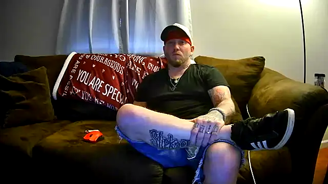 Snapshot of Livingpuddle chatting on 07-18-26, 12:37 Livingpuddle online show from 07-18-26, 12:37