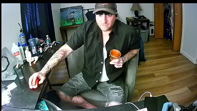 Snapshot of Livingpuddle chatting on 07-28-26, 02:46 Livingpuddle online show from 07-28-26, 02:46